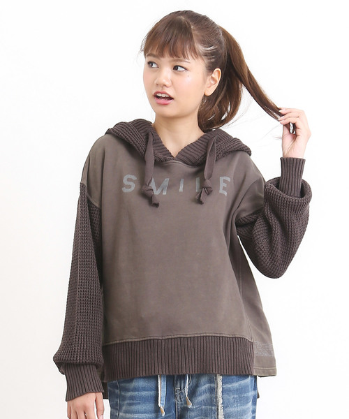 CUBE SUGAR（キューブシュガー）の「裏毛×ニット ビンテージ加工 プルオーバーパーカー（パーカー・レディース・ネイビー/レッド/チャコール・M）」の2枚目の写真