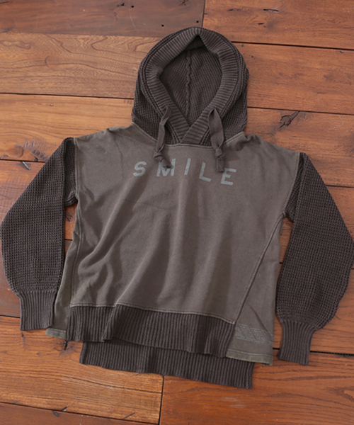 CUBE SUGAR（キューブシュガー）の「裏毛×ニット ビンテージ加工 プルオーバーパーカー（パーカー・レディース・ネイビー/レッド/チャコール・M）」の8枚目の写真