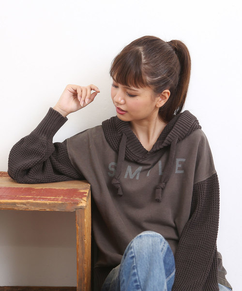 CUBE SUGAR（キューブシュガー）の「裏毛×ニット ビンテージ加工 プルオーバーパーカー（パーカー・レディース・ネイビー/レッド/チャコール・M）」の17枚目の写真