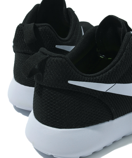 NIKE（ナイキ）の「WMNS NIKE ROSHE RUN ローシ ラン（スニーカー・レディース・ブラック/ピンク/グリーン・23cm/23.5cm/24cm/24.5cm）」の9枚目の写真