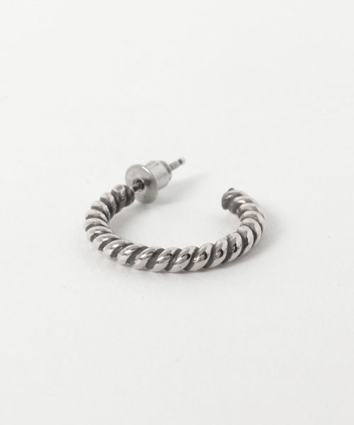 SunKu(サンク)の「SILVER LARGE HOOP PIERCE / TWIST(シルバー ラージ フープ ピアス / ツイスト)(ピアス(片耳用)・メンズ・シルバー・FREE)」の4枚目の写真