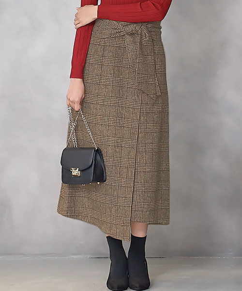 Pierrot（ピエロ）の「チェック柄ラップ風 ロングタイトスカート（スカート・レディース・ブラック/ネイビー/ブラウン・L/M）」の3枚目の写真