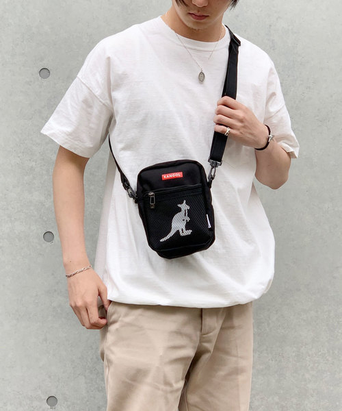 KANGOL(カンゴール)の「【KANGOL / カンゴール】BOX LOGO ミニショルダーバッグ(ショルダーバッグ・メンズ・ホワイト/ネイビー/ピンク/ブラック×ホワイト/ブラック×ブラック/グレー・FREE)」の1枚目の写真