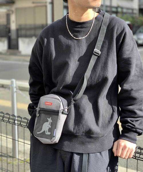 KANGOL(カンゴール)の「【KANGOL / カンゴール】BOX LOGO ミニショルダーバッグ(ショルダーバッグ・メンズ・ホワイト/ネイビー/ピンク/ブラック×ホワイト/ブラック×ブラック/グレー・FREE)」の2枚目の写真