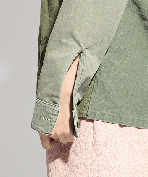 Ray BEAMS（レイビームス）の「△SALTWATER COWBOY / FATIGUE ジャケット（ミリタリージャケット・レディース・オリーブ/カモフラージュ・ONE SIZE）」の4枚目の写真