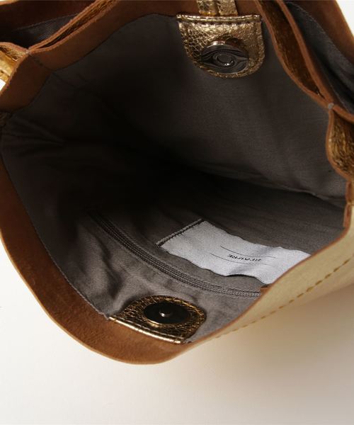 Beau're(ヴュレ)の「Beaure ヴュレ 本革 メタリック ミニ ショルダー(ショルダーバッグ・レディース・シルバー/ゴールド・FREE)」の4枚目の写真