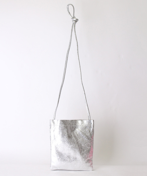 Beau're(ヴュレ)の「Beaure ヴュレ 本革 メタリック ミニ ショルダー(ショルダーバッグ・レディース・シルバー/ゴールド・FREE)」の2枚目の写真