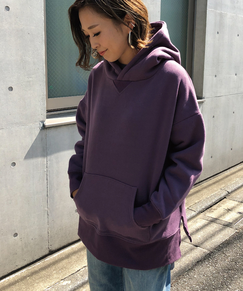 meJane(ミージェーン)の「ルーズシルエット/裏起毛パーカー(パーカー・レディース・ベージュ/ブラウン/オフホワイト/チャコールグレー/スモークピンク/ブラック/パープル/ライトグレー/オリーブ・フリー)」の12枚目の写真
