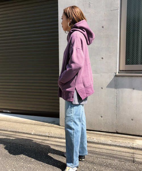 meJane(ミージェーン)の「ルーズシルエット/裏起毛パーカー(パーカー・レディース・ベージュ/ブラウン/オフホワイト/チャコールグレー/スモークピンク/ブラック/パープル/ライトグレー/オリーブ・フリー)」の10枚目の写真