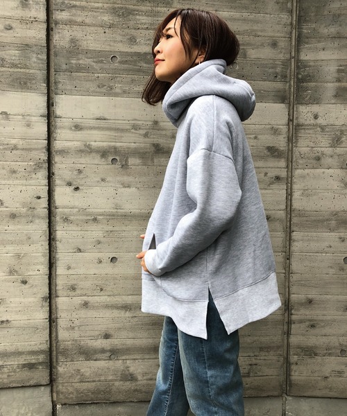 meJane(ミージェーン)の「ルーズシルエット/裏起毛パーカー(パーカー・レディース・ベージュ/ブラウン/オフホワイト/チャコールグレー/スモークピンク/ブラック/パープル/ライトグレー/オリーブ・フリー)」の20枚目の写真