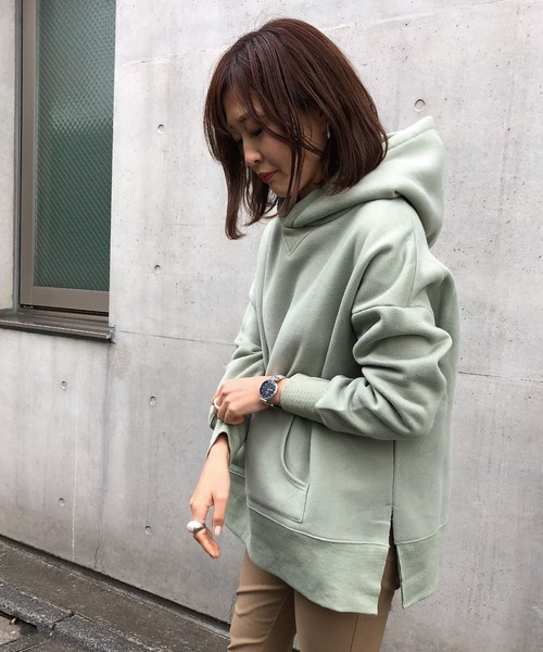meJane(ミージェーン)の「ルーズシルエット/裏起毛パーカー(パーカー・レディース・ベージュ/ブラウン/オフホワイト/チャコールグレー/スモークピンク/ブラック/パープル/ライトグレー/オリーブ・フリー)」の19枚目の写真