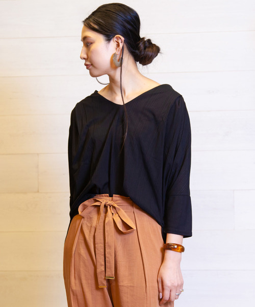 B.I.D.（ビーアイディー）の「BID / Rib地 V-Neck Tee Blouse（シャツ/ブラウス・レディース・ブラック/グレー/オフホワイト/グレイッシュベージュ・FREE）」の3枚目の写真