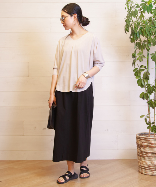 B.I.D.（ビーアイディー）の「BID / Rib地 V-Neck Tee Blouse（シャツ/ブラウス・レディース・ブラック/グレー/オフホワイト/グレイッシュベージュ・FREE）」の11枚目の写真