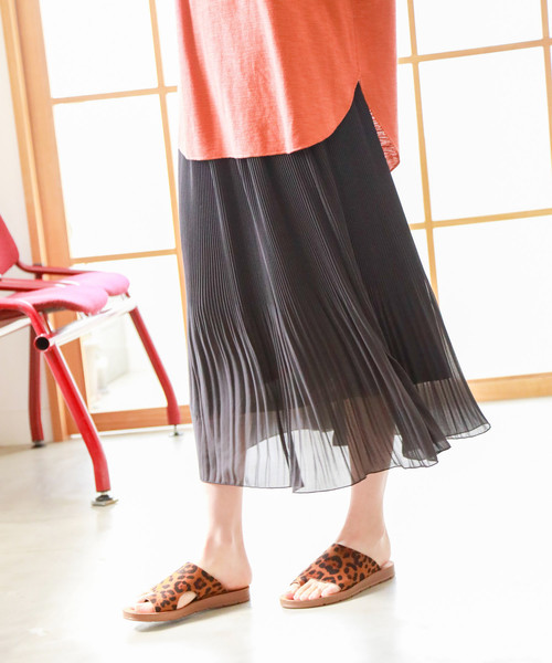 niko and...（ニコアンド）の「プリーツ無地カラースカート（スカート・レディース・ライトグレー/ライトグリーン/ブラック/ライトブルー・FREE）」の2枚目の写真
