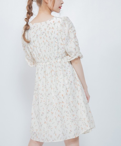 Mysa&Liina（ミーサリーナ）の「フロントシャーリング花柄ミニワンピース（ワンピース・レディース・オフホワイト/ブルー/ブラック・M）」の9枚目の写真