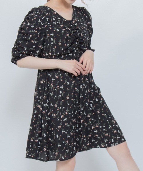 Mysa&Liina（ミーサリーナ）の「フロントシャーリング花柄ミニワンピース（ワンピース・レディース・オフホワイト/ブルー/ブラック・M）」の20枚目の写真