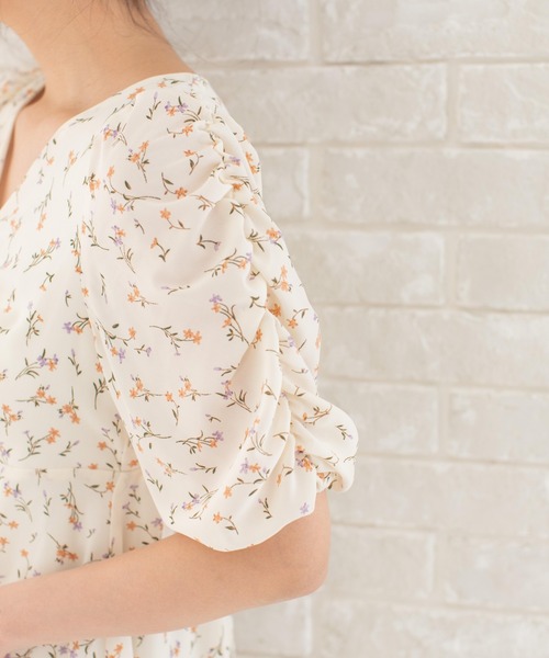 Mysa&Liina（ミーサリーナ）の「フロントシャーリング花柄ミニワンピース（ワンピース・レディース・オフホワイト/ブルー/ブラック・M）」の13枚目の写真