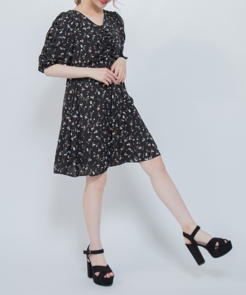 Mysa&Liina（ミーサリーナ）の「フロントシャーリング花柄ミニワンピース（ワンピース・レディース・オフホワイト/ブルー/ブラック・M）」の18枚目の写真