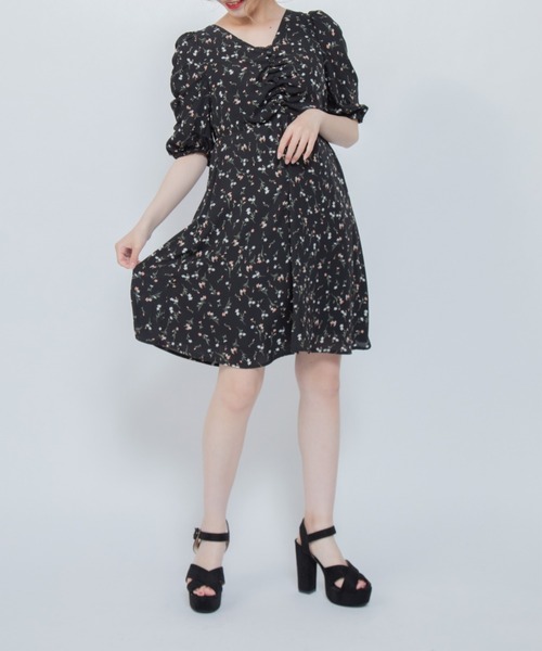 Mysa&Liina（ミーサリーナ）の「フロントシャーリング花柄ミニワンピース（ワンピース・レディース・オフホワイト/ブルー/ブラック・M）」の19枚目の写真