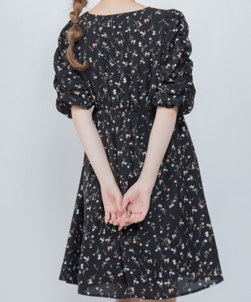 Mysa&Liina（ミーサリーナ）の「フロントシャーリング花柄ミニワンピース（ワンピース・レディース・オフホワイト/ブルー/ブラック・M）」の21枚目の写真