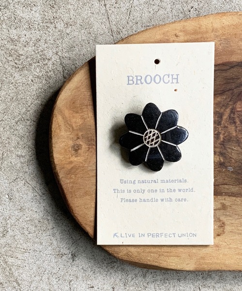 COMMON WARE(コモンウェアー)の「PZM:Bone Brooch ボーン ブローチ(ブローチ/コサージュ・レディース・A/B/E/F/G/H/I/J/L/N/P/Q/S/U/V/W/X/Y/Z/D/C/O/M/T/K・FREE)」の5枚目の写真