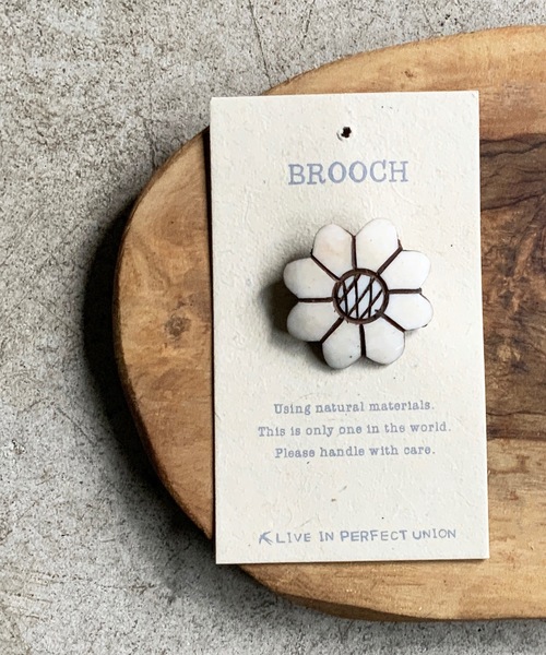 COMMON WARE(コモンウェアー)の「PZM:Bone Brooch ボーン ブローチ(ブローチ/コサージュ・レディース・A/B/E/F/G/H/I/J/L/N/P/Q/S/U/V/W/X/Y/Z/D/C/O/M/T/K・FREE)」の6枚目の写真