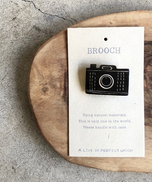 COMMON WARE(コモンウェアー)の「PZM:Bone Brooch ボーン ブローチ(ブローチ/コサージュ・レディース・A/B/E/F/G/H/I/J/L/N/P/Q/S/U/V/W/X/Y/Z/D/C/O/M/T/K・FREE)」の12枚目の写真