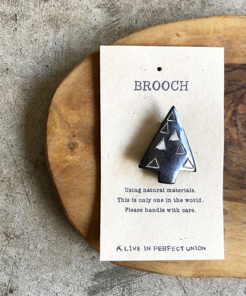COMMON WARE(コモンウェアー)の「PZM:Bone Brooch ボーン ブローチ(ブローチ/コサージュ・レディース・A/B/E/F/G/H/I/J/L/N/P/Q/S/U/V/W/X/Y/Z/D/C/O/M/T/K・FREE)」の18枚目の写真