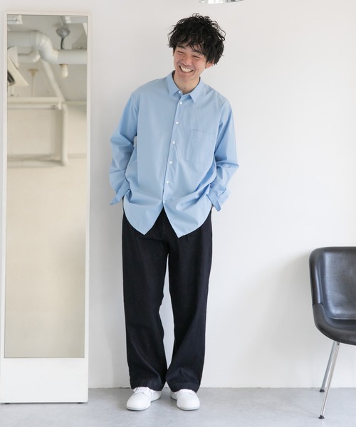 URBAN RESEARCH DOORS（アーバンリサーチドアーズ）の「デニムタックワイドトラウザー（デニムパンツ・メンズ・ネイビー/キナリ・40/38）」の1枚目の写真
