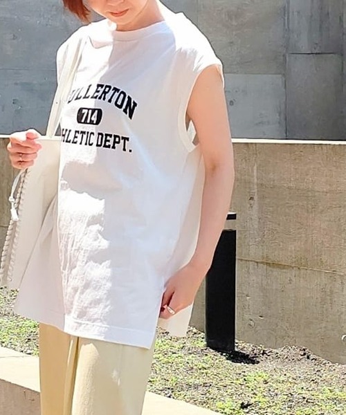 RIVE DROITE（リヴドロワ）の「カレッジロゴタンクカットソー（Tシャツ/カットソー・レディース・オフホワイト/チャコールグレー/ライトベージュ・FREE）」の2枚目の写真