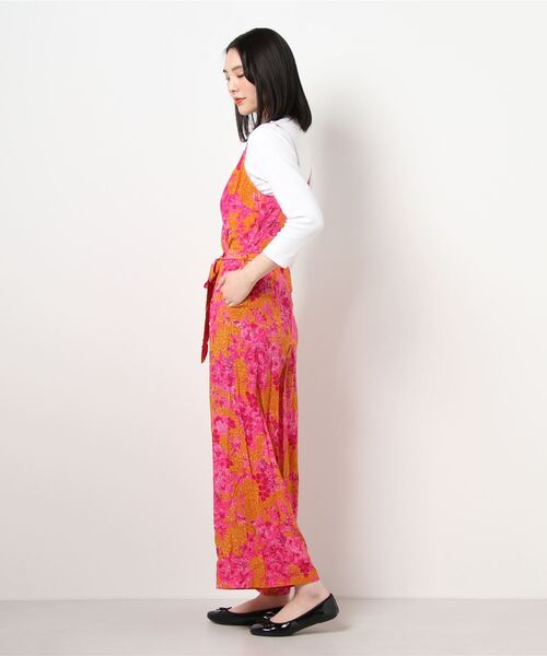 Ted Baker(テッドベーカー)の「HARBBLE フラワープリント ワイドレッグ ジャンプスーツ(その他パンツ・レディース・イエロー・1/2/0/3)」の2枚目の写真