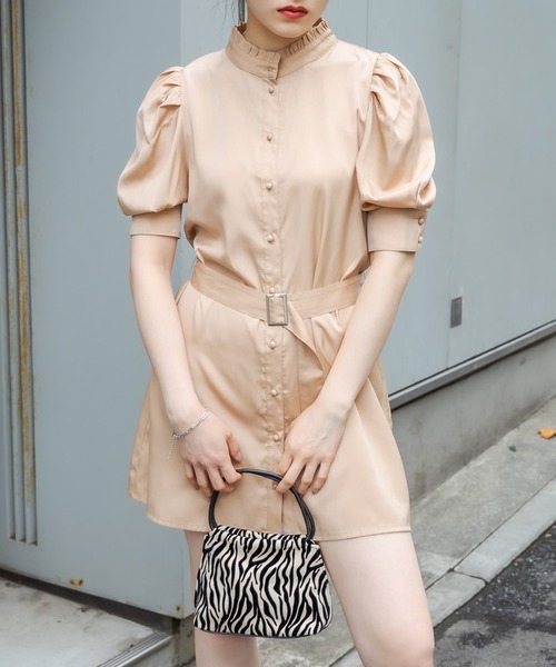 RASVOA（ラスボア）の「バンドカラーパワショルワンピース（ワンピース・レディース・ブラック/ベージュ/オフホワイト・FREE）」の3枚目の写真