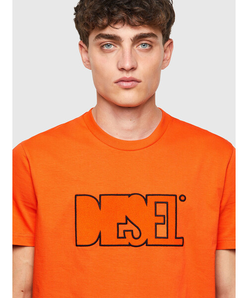 DIESEL（ディーゼル）の「メンズ Tシャツ コンビネーション ロゴ BCI サステナブル（Tシャツ/カットソー・メンズ・ブラック/ホワイト/エンジ・SMALL/MEDIUM/X-LARGE/X-SMALL/LARGE/XX-LARGE/XXX-LARGE）」の13枚目の写真