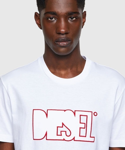 DIESEL（ディーゼル）の「メンズ Tシャツ コンビネーション ロゴ BCI サステナブル（Tシャツ/カットソー・メンズ・ブラック/ホワイト/エンジ・SMALL/MEDIUM/X-LARGE/X-SMALL/LARGE/XX-LARGE/XXX-LARGE）」の5枚目の写真