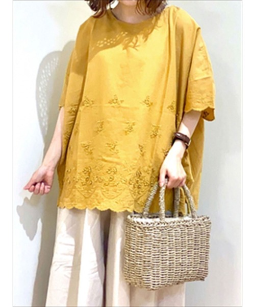 Samansa Mos2(サマンサ モスモス)の「立体花刺繍ブラウス(シャツ/ブラウス・レディース・ミント/オフホワイト/キナリ/イエロー/ネイビー・フリ-)」の1枚目の写真