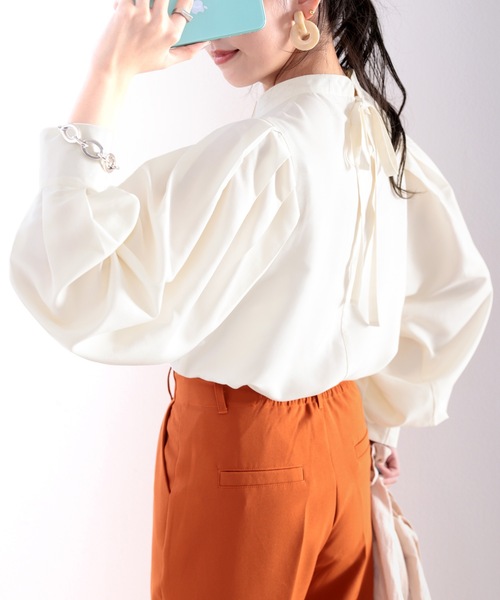 classicalelf（クラシカルエルフ）の「レトロな1枚♪バックリボンボリュームショルダーブラウス（シャツ/ブラウス・レディース・ライトグレー/ブラック/オフホワイト/ブルー系その他/スモークピンク/ラベンダー/ブラック×ホワイト・MEDIUM/LARGE/X-LARGE/SMALL）」の19枚目の写真