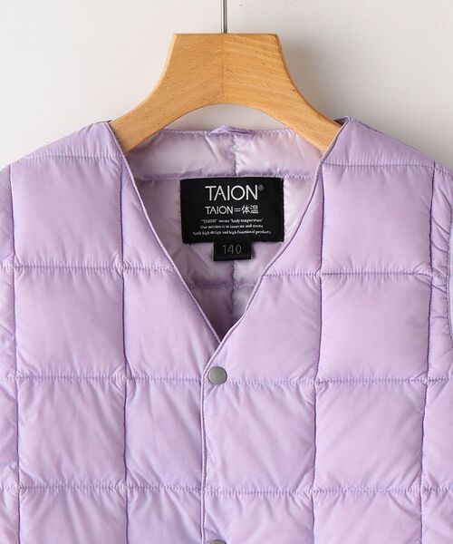 TAION(タイオン)の「【WEB限定】TAION:キッズ ダウン ベスト(100~140cm)(ダウンベスト・キッズ・ベージュ/オレンジ/ライトブルー/ネイビー/ラベンダー/ブラック/オリーブ・110/120/130/140/100)」の21枚目の写真