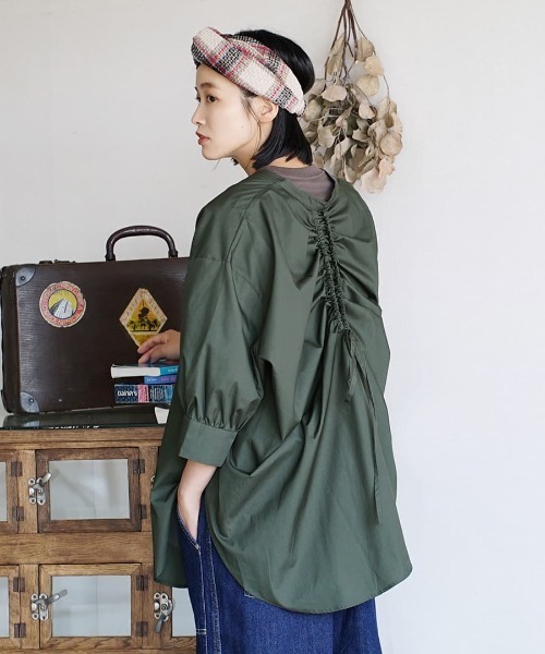 zootie（ズーティー）の「プレーンシャツ [バックシャーリング チュニック]（シャツ/ブラウス・レディース・ホワイト/ブラック/ダークオリーブ/ピンク系その他/ライトピンク/アイボリー/ネイビー・フリー）」の4枚目の写真