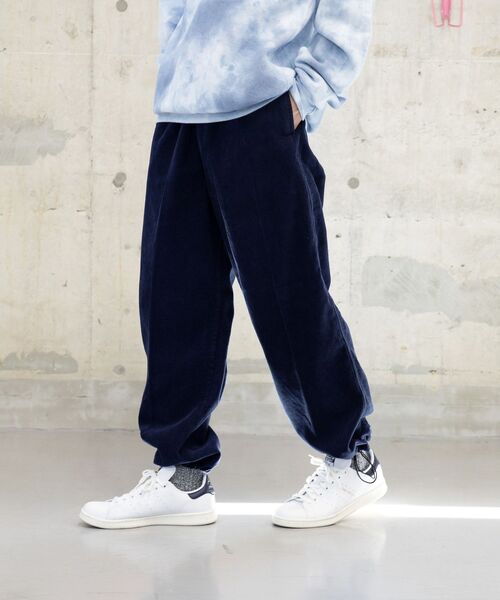 MACOBER（マコバ）の「【SHIPS別注】MACOBER: コーデュロイ ドローストリングス ワイド イージー パンツ（その他パンツ・メンズ・ベージュ/ピンク/ネイビー/グレー/ライトブルー・LARGE/MEDIUM/SMALL）」の21枚目の写真