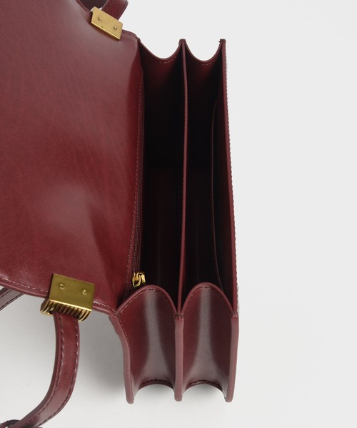 CHARLES & KEITH（チャールズ & キース）の「シャーロット クロスボディバッグ / Charlot Crossbody Bag（ショルダーバッグ・レディース・ブラック/ホワイト系その他/バーガンディー/ライトベージュ・S）」の20枚目の写真