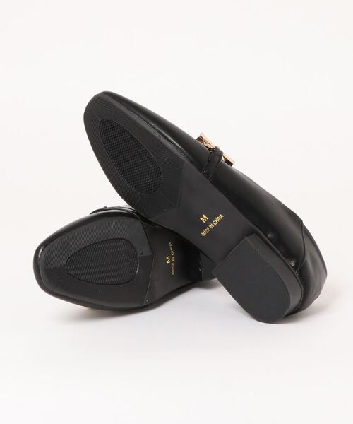 Te chichi TERRASSE（テチチテラス）の「ゴールドバーローファー（ローファー・レディース・ブラック/オフホワイト・MEDIUM/LARGE）」の4枚目の写真