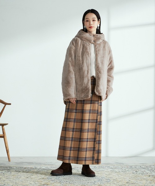 ONIGIRI（オニギリ）の「＜4WAY / リバーシブル＞　タフタ　×　ファーブルゾン（ブルゾン・レディース・ベージュ/カーキ・MEDIUM/LARGE）」の3枚目の写真