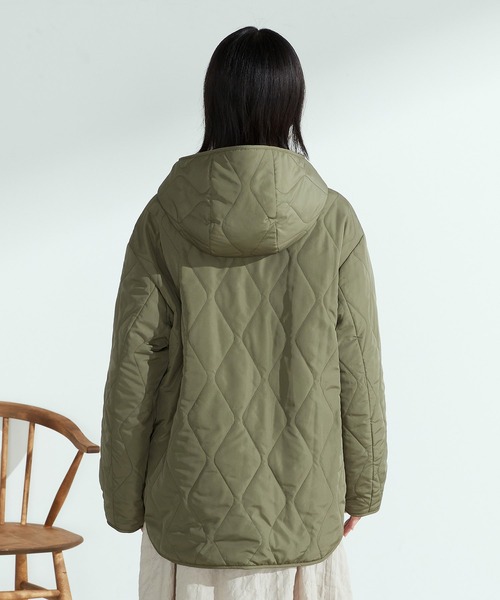 ONIGIRI（オニギリ）の「＜4WAY / リバーシブル＞　タフタ　×　ファーブルゾン（ブルゾン・レディース・ベージュ/カーキ・MEDIUM/LARGE）」の18枚目の写真