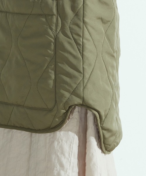 ONIGIRI（オニギリ）の「＜4WAY / リバーシブル＞　タフタ　×　ファーブルゾン（ブルゾン・レディース・ベージュ/カーキ・MEDIUM/LARGE）」の14枚目の写真