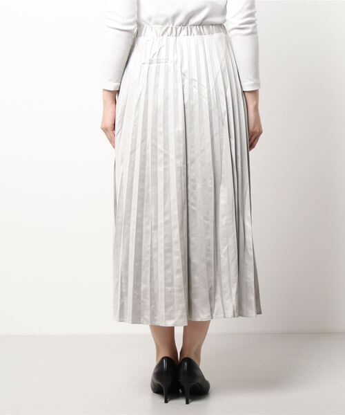 HONEYSUCKLE ROSE（ハニーサックルローズ）の「【HONEYSUCKLE ROSE】シャイニーサテンスカート（スカート・レディース・ブラック/ライトベージュ・M/L）」の3枚目の写真