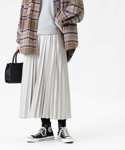 HONEYSUCKLE ROSE（ハニーサックルローズ）の「【HONEYSUCKLE ROSE】シャイニーサテンスカート（スカート・レディース・ブラック/ライトベージュ・M/L）」の2枚目の写真