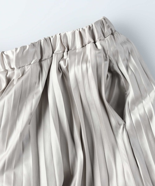 HONEYSUCKLE ROSE（ハニーサックルローズ）の「【HONEYSUCKLE ROSE】シャイニーサテンスカート（スカート・レディース・ブラック/ライトベージュ・M/L）」の18枚目の写真