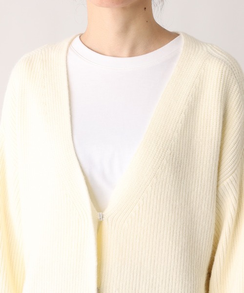 RIVE DROITE（リヴドロワ）の「さりげなく体型カバーも叶えてくれる　片畦ワイドミドルトッパーカーディガン（カーディガン/ボレロ・レディース・オフホワイト/ベージュ・FREE）」の11枚目の写真