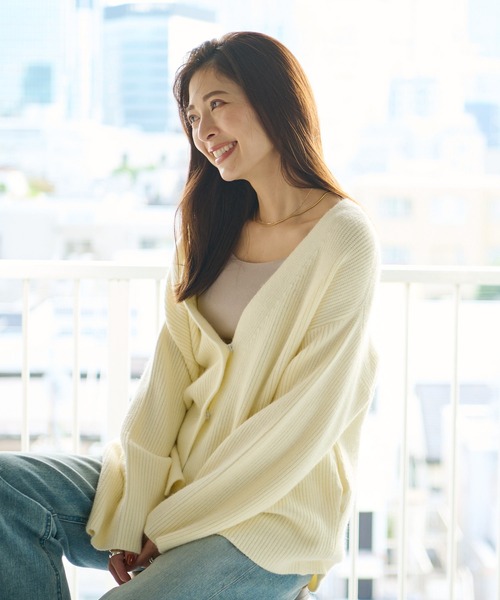 RIVE DROITE（リヴドロワ）の「さりげなく体型カバーも叶えてくれる　片畦ワイドミドルトッパーカーディガン（カーディガン/ボレロ・レディース・オフホワイト/ベージュ・FREE）」の17枚目の写真