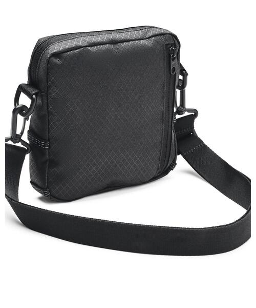 UNDER ARMOUR（アンダーアーマー）の「UAルードン リップストップ クロスボディ（トレーニング/メンズ/レディース）（ショルダーバッグ・レディース・ブラック・ONESIZE）」の3枚目の写真